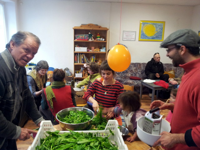 Mehrgenerationencafé: Fasching und Bärlauchpesto